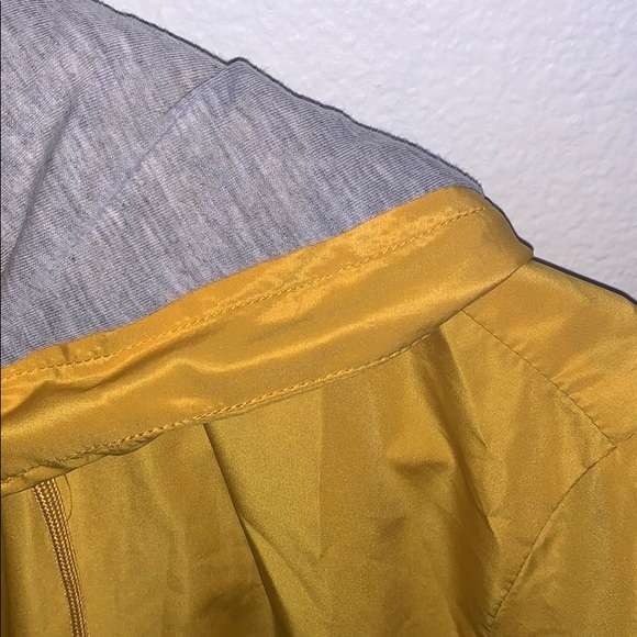 windbreaker-yellow - Picture 4 of 7
